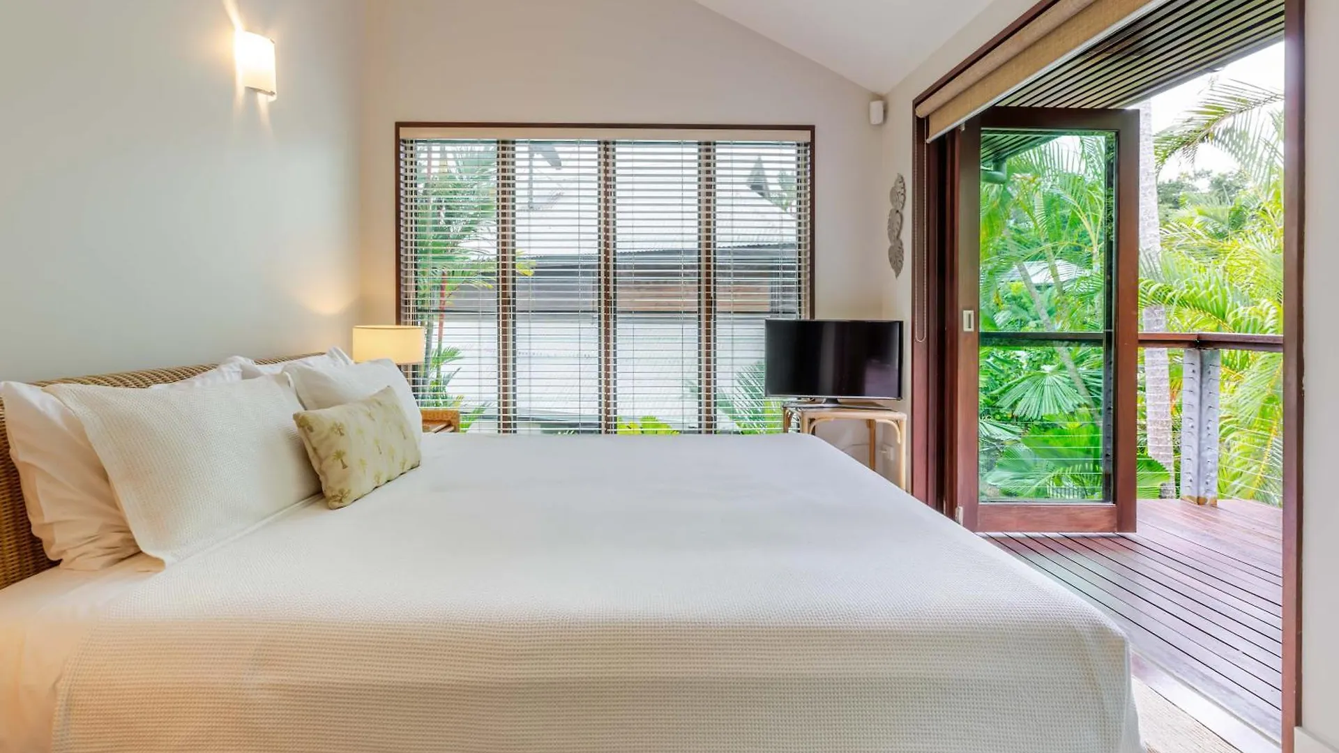 Leilani Tiare - Stylish Villa On Four Mile Beach Port Douglas 0*,  Australia
