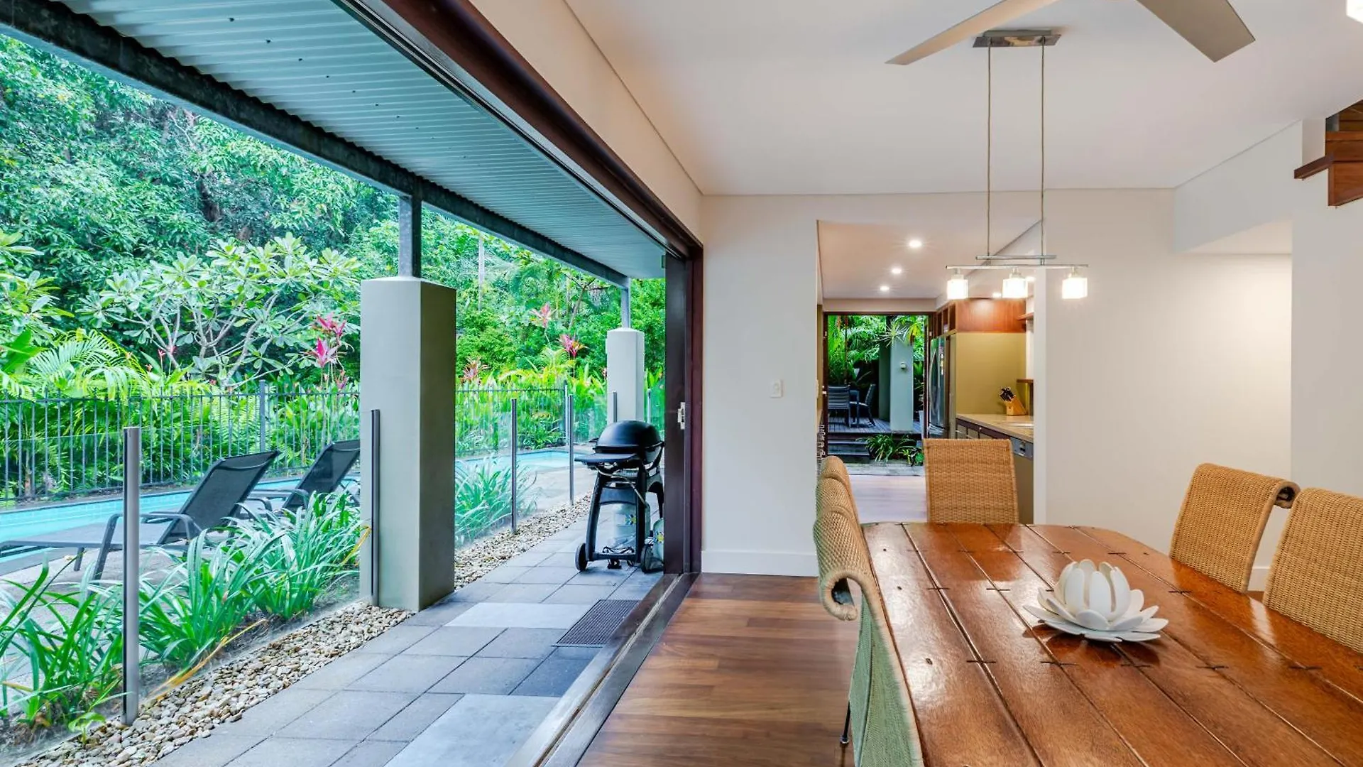 Vakantiehuis Leilani Tiare - Stylish Villa On Four Mile Beach Port Douglas