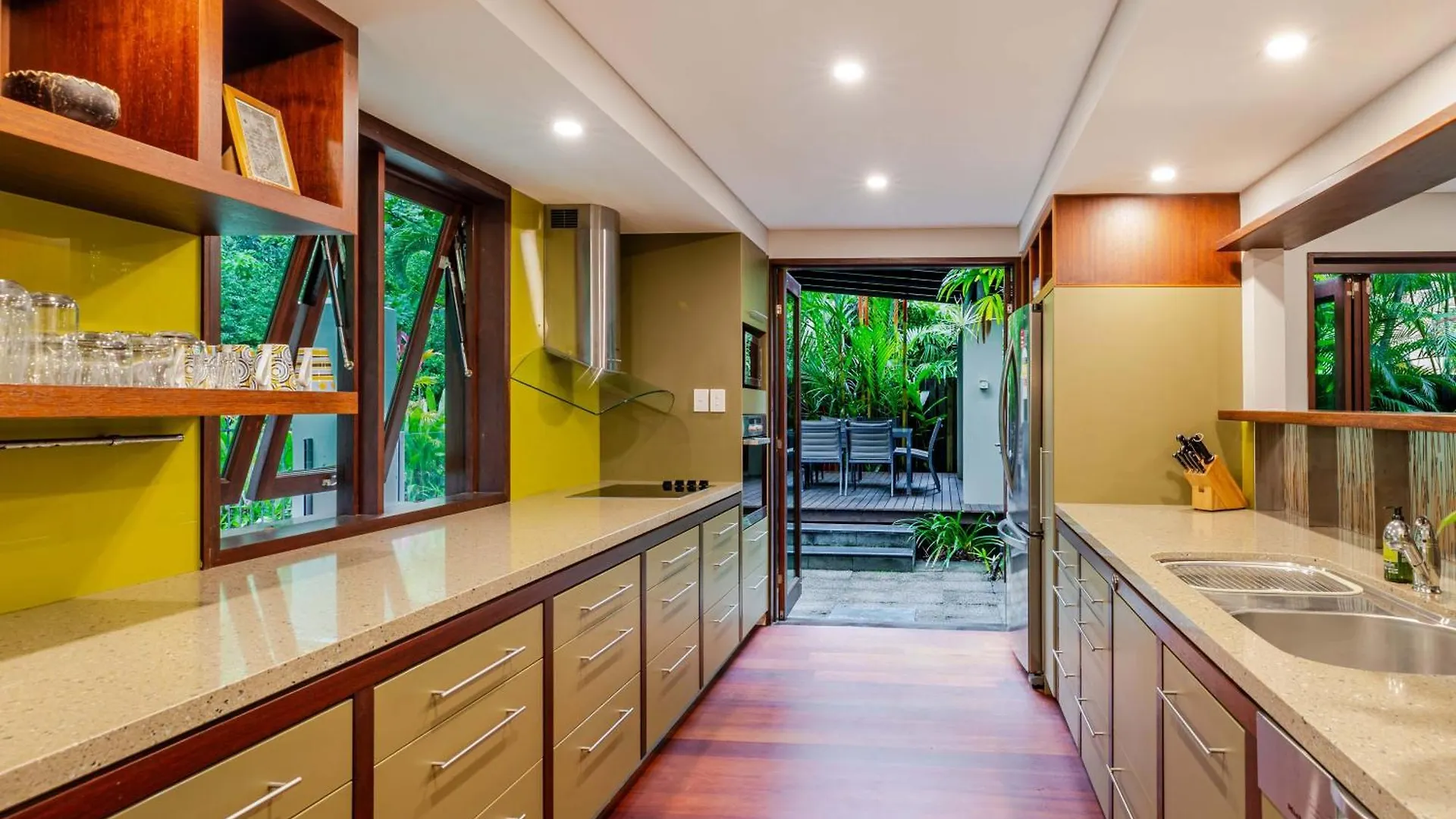 Leilani Tiare - Stylish Villa On Four Mile Beach Port Douglas