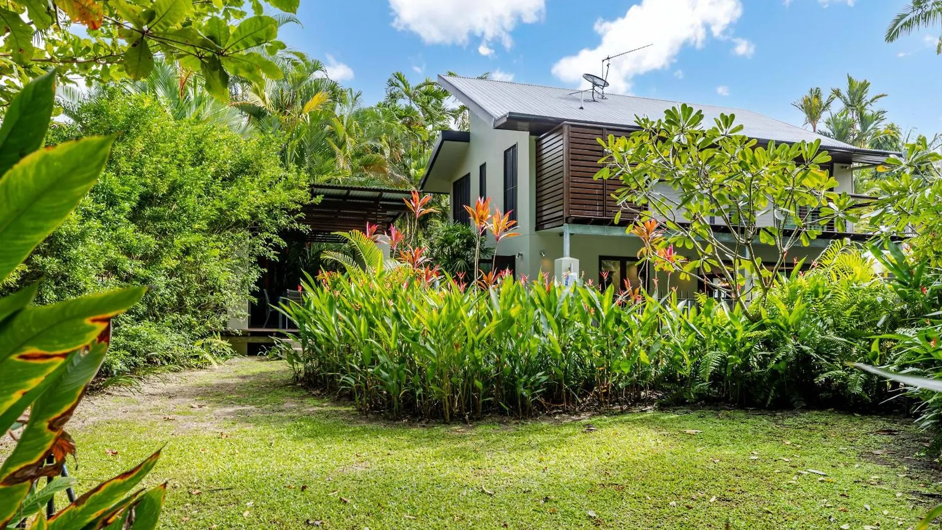 Vakantiehuis Leilani Tiare - Stylish Villa On Four Mile Beach Port Douglas Australië